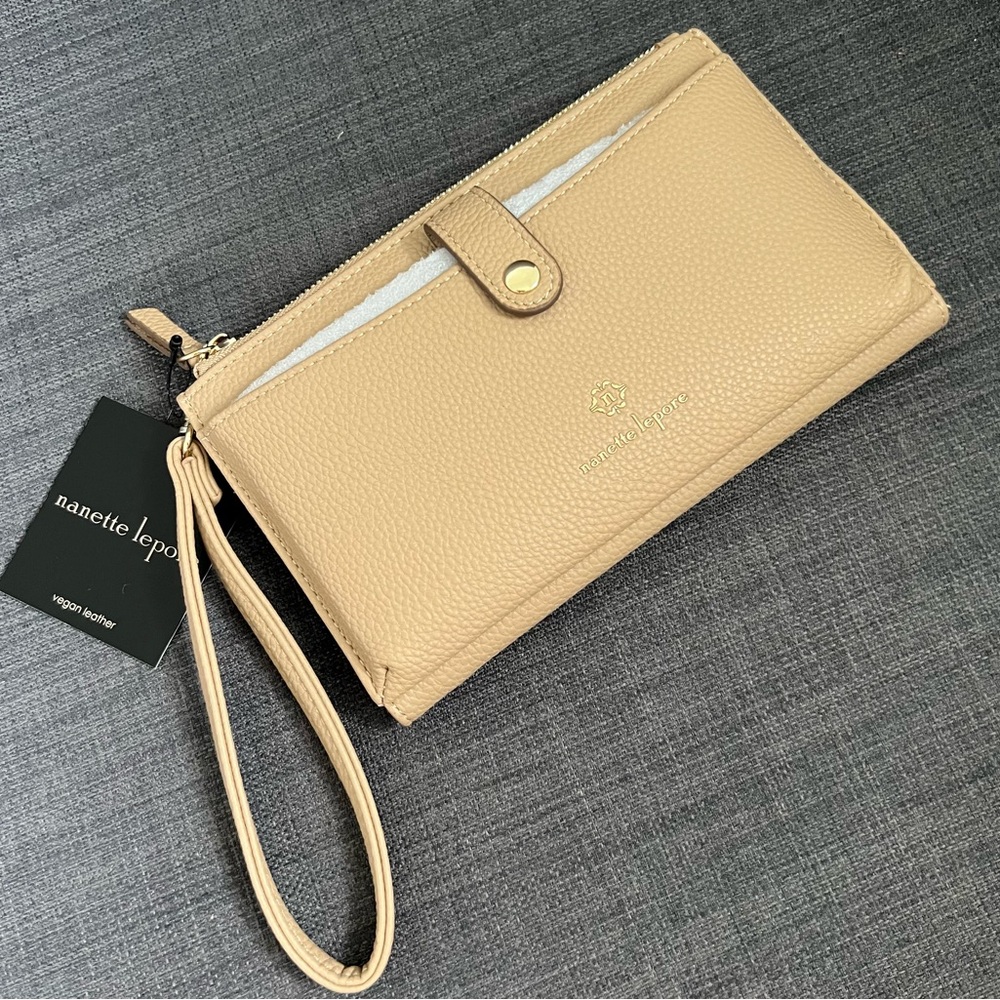 NWT NANETTE LEPORE SLIM BIFOLD PHONE WRISTLET WALLET ORGANIZER